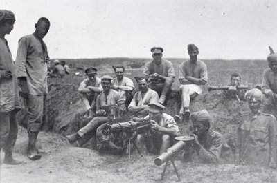 Équipages de mitrailleuses avec mitrailleuse Vickers, fusil Lewis et télémètre, Mésopotamie, Première Guerre mondiale - English Photographer